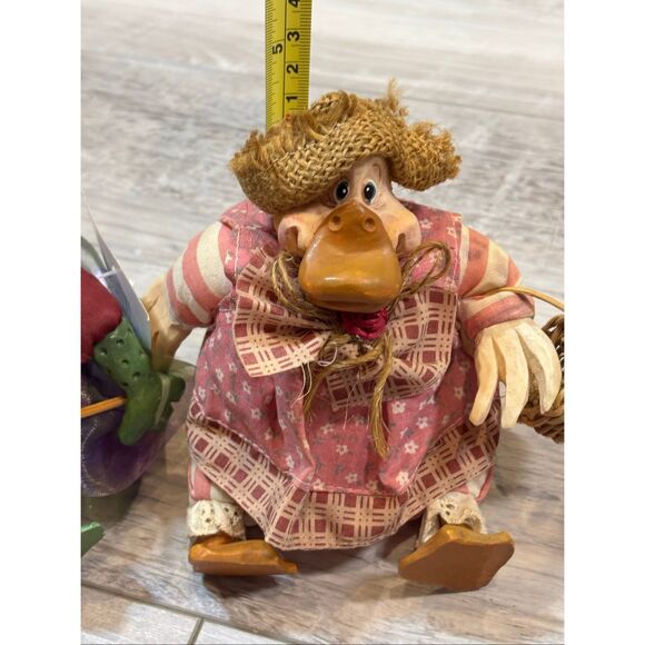 Vintage Russ "Eliza Ducklittle" figurine from "The Country Folks" collection 199 - Picture 7 of 8